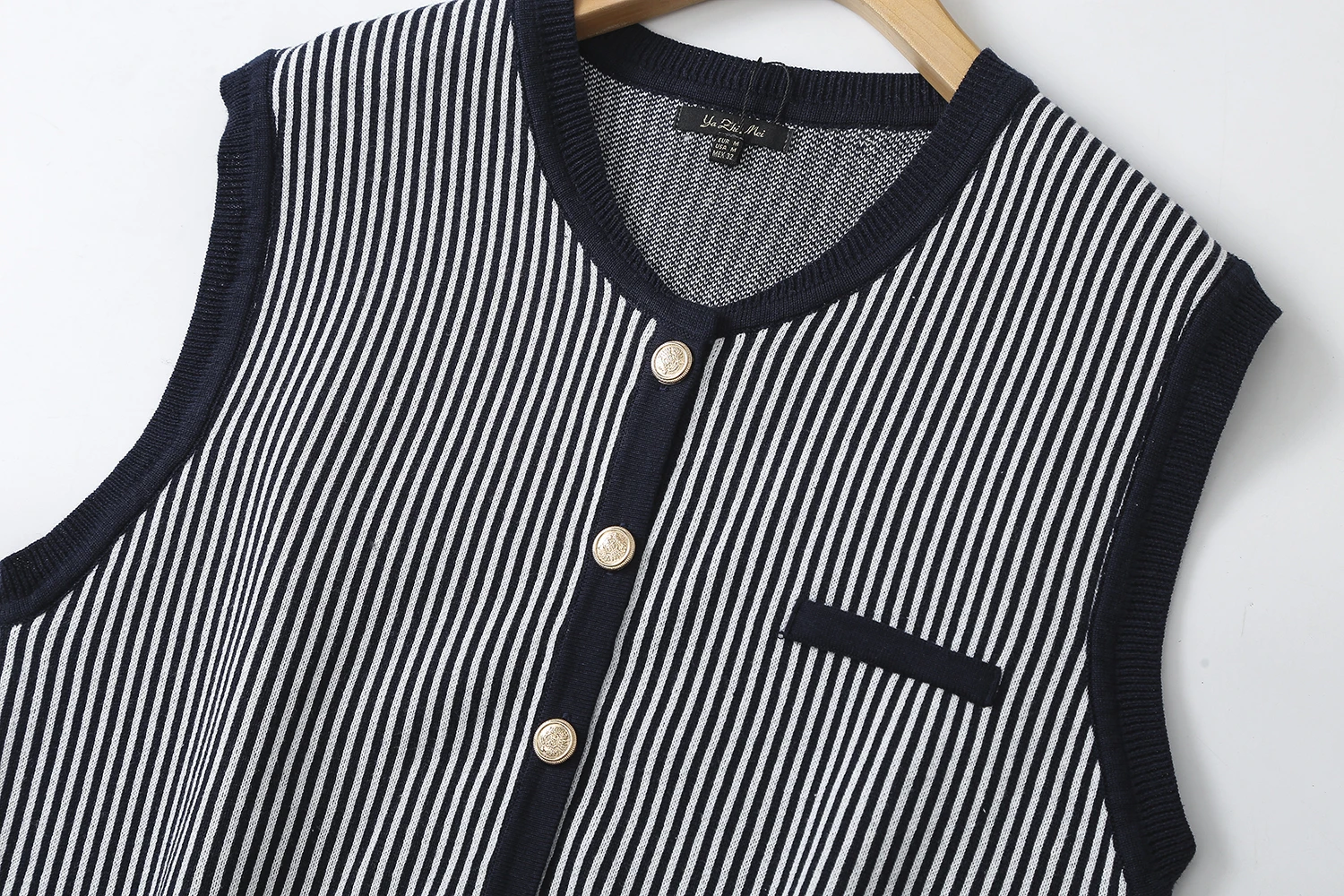 Ethereal MD 2024 new style of Women\'s casual workplace light cooked small fragrance crew-neck striped knit inside vest