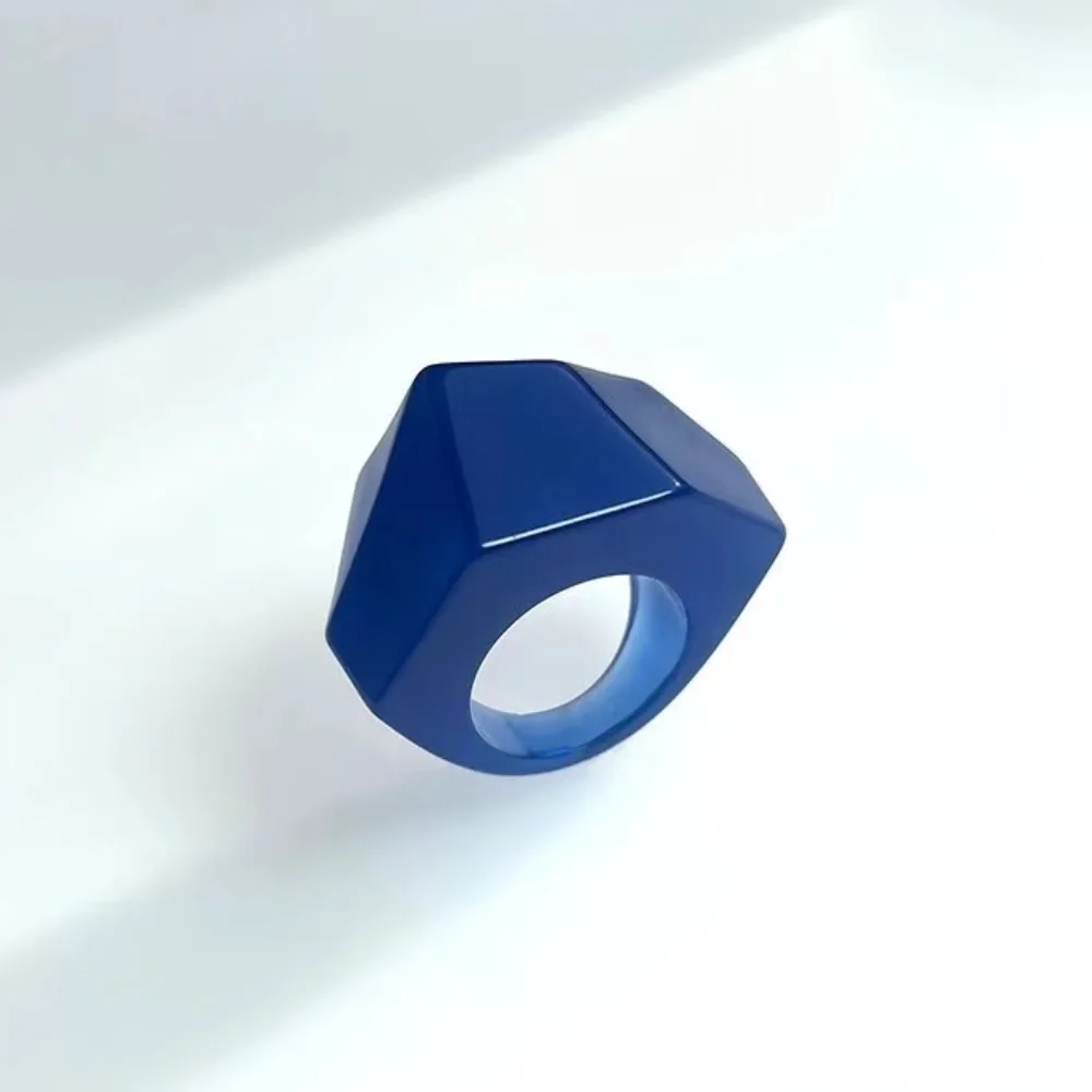 New Exaggerated Wom…