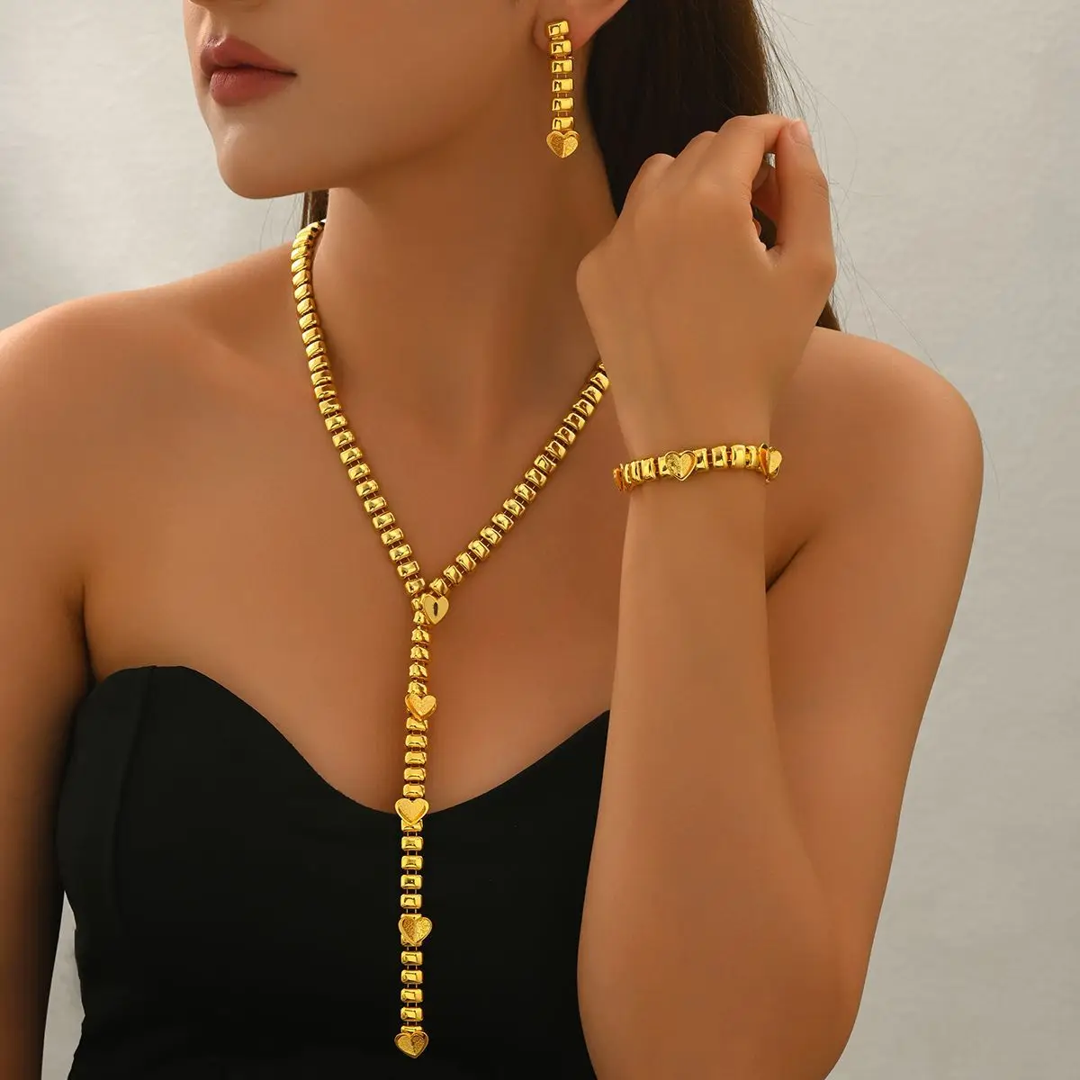 

Новый европейский модный комплект украшений из Дубая: позолоченные 24-каратным золотом ожерелье, серьги, браслет — изысканный набор для помолвки и вечеринок для влюбленных