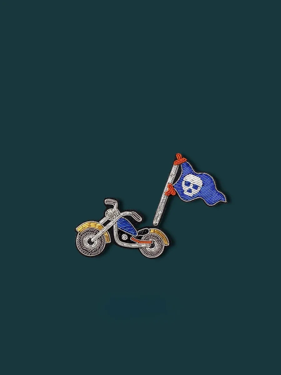 

Дизайнерская брошь-значок с пиратским флагом Harley, ручная вышивка, эксклюзивный дизайн, премиум-класс.