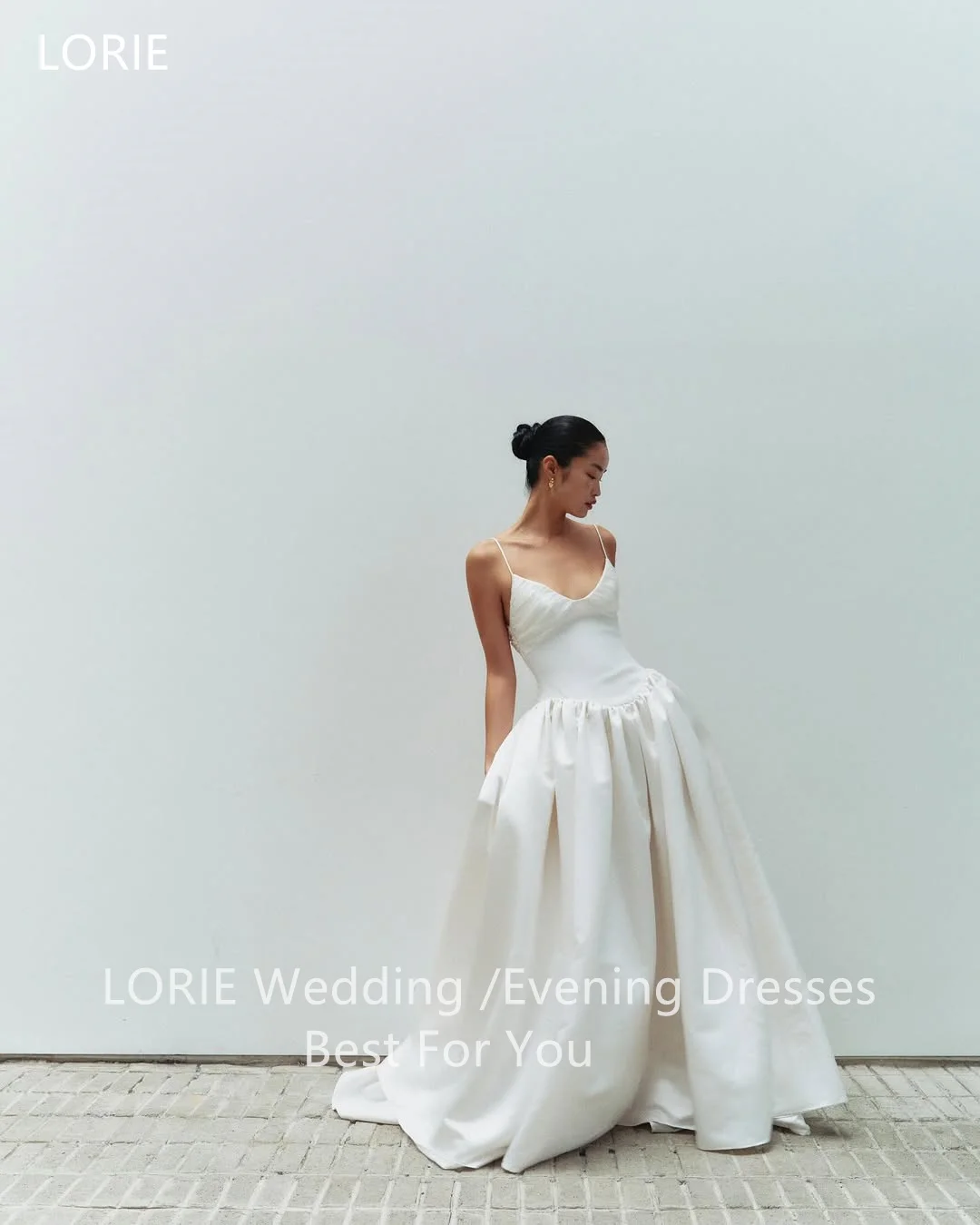 LORIE فساتين زفاف أنيقة من الساتان بدون حمالات على شكل حرف a بدون أكمام فستان حفلات العروس مطوي بفتحة جانبية زي العرائس حسب الطلب