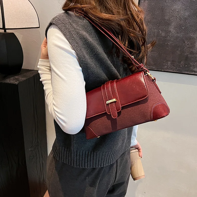 2025 Advanced French Splicing Retro Underarm Bag with a Niche Design and Color blocked Fashion Shoulder Bag