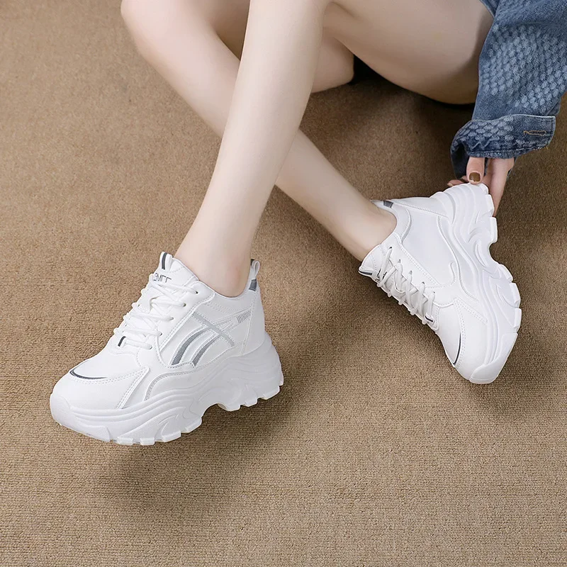 Brand Designer Women\'s Casual Shoes Thick Sole Anti Slip Lace Up Sports Shoes Student Running Shoes Women\'s Sneakers 2024
