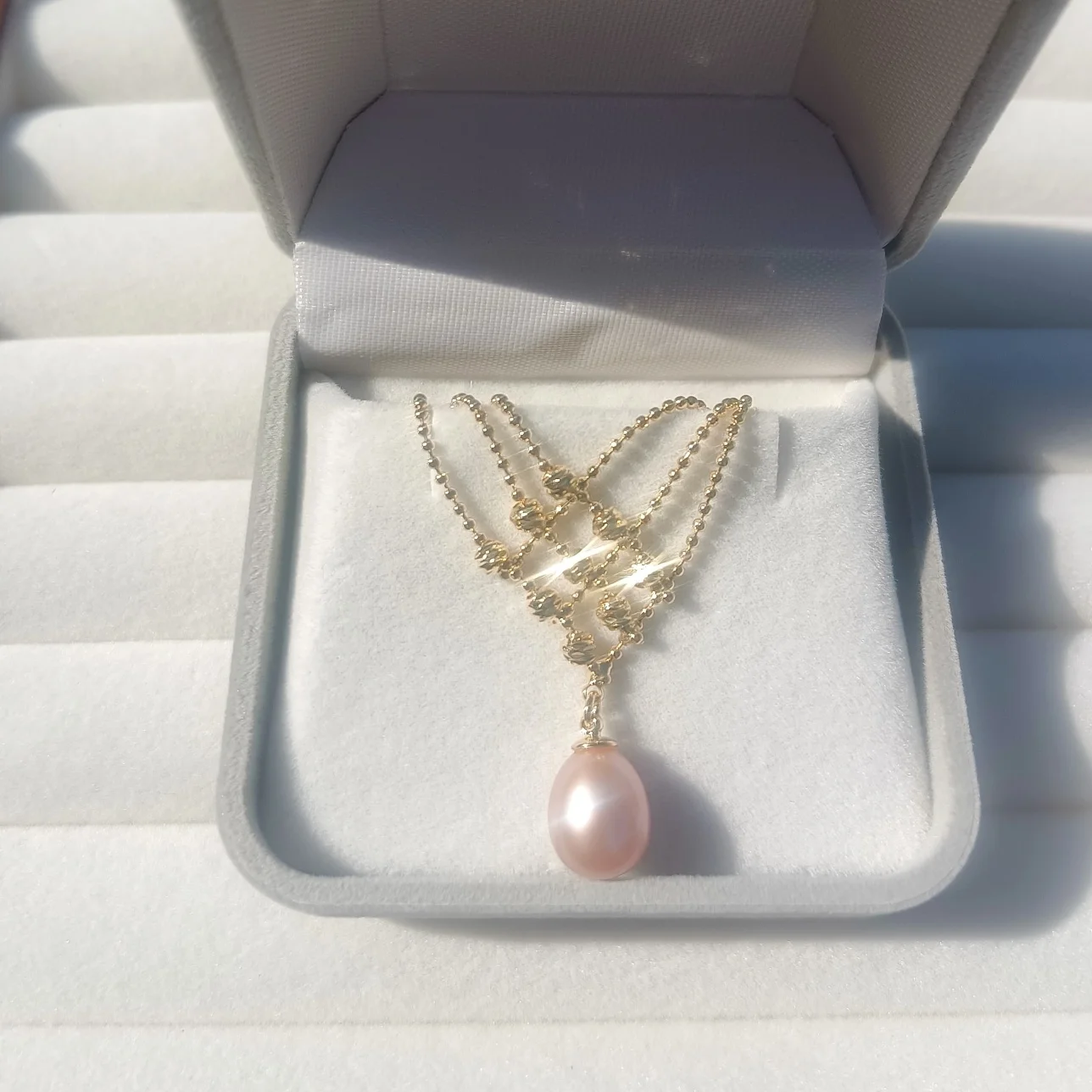 Teardrop shaped freshwater pearl pendant necklace, Victorian fashion light luxury multi-layer round bead chain style jewelry.