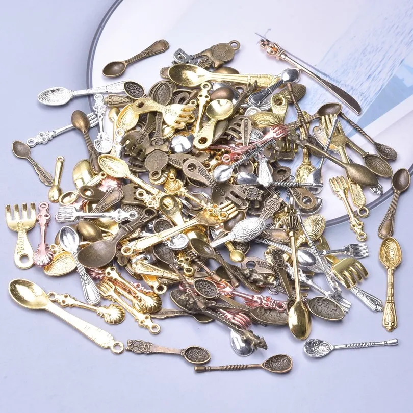 30/50/100 sztuk losowa mieszanka łyżka nóż widelec zastawa stołowa Charms wisiorek do tworzenia biżuterii Diy bransoletka brelok akcesoria do rękodzieła