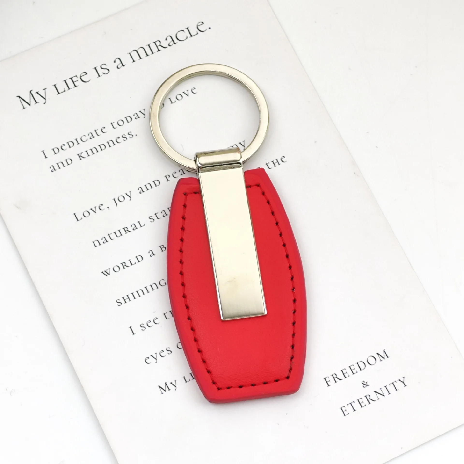 Personalisierter Metall-Leder-Autoschlüsselanhänger mit Clip, Lederschnallen, Taschenanhänger, Kreativer Motorrad-Schlüsselring, Anpassbarer Herren-Anhänger als Geschenk – Detail 6