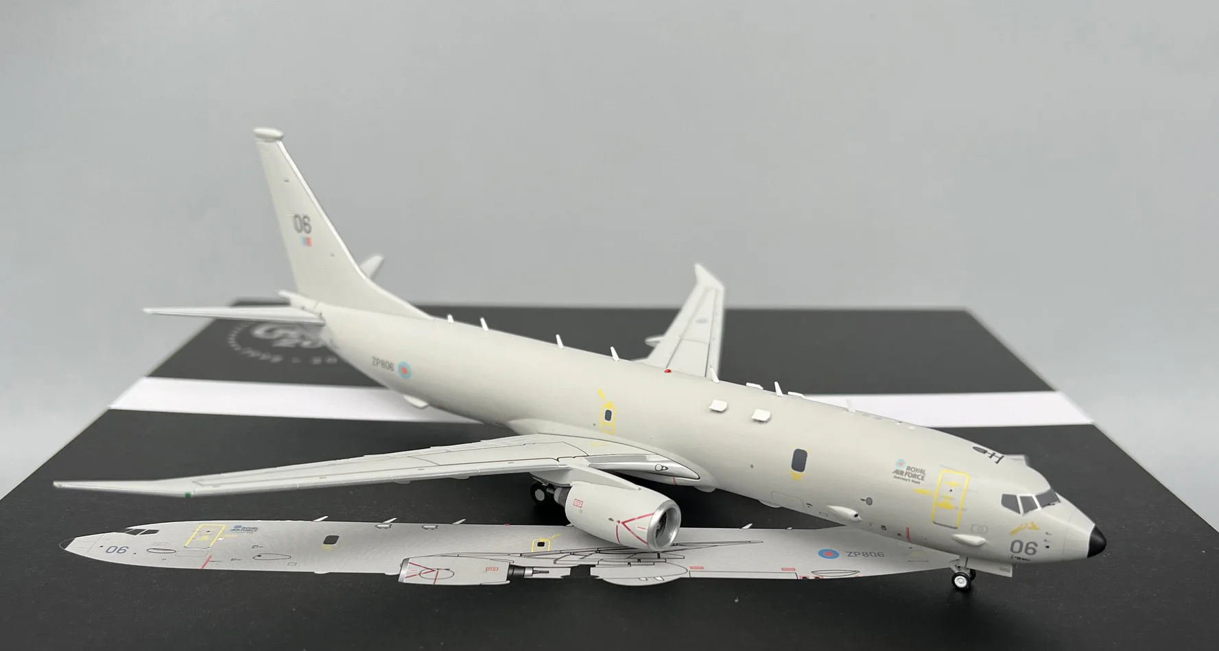 GJ G2RAF1227 1/200 Royal Air Force P-8A Anti Submarine Aircraft Model ZP806  Alloy Collection Model