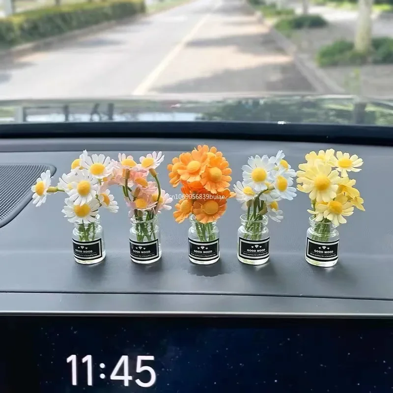 1pcs Cute Mini Daisy Vase Car Interior Decoration Auto Dashboard Ornaments Gadgets for Women Gifts Car Products Home Accessories