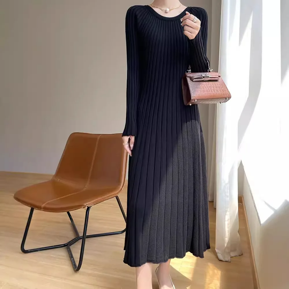 Women's Round-neck Knitted Maxi Dress Long-sleeved Dress Monochrome Elegant Chic Pendular Streetwear Women's Fashion Autumn 2025