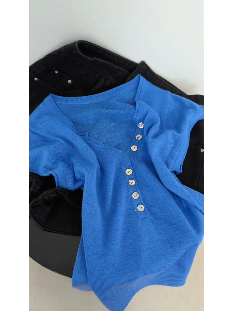 Korean Style V-Neck Short Sleeve Knitted Sweater Women's Slim Fit Summer New Arrival Fashion Top Button Detail Polyester Fiber