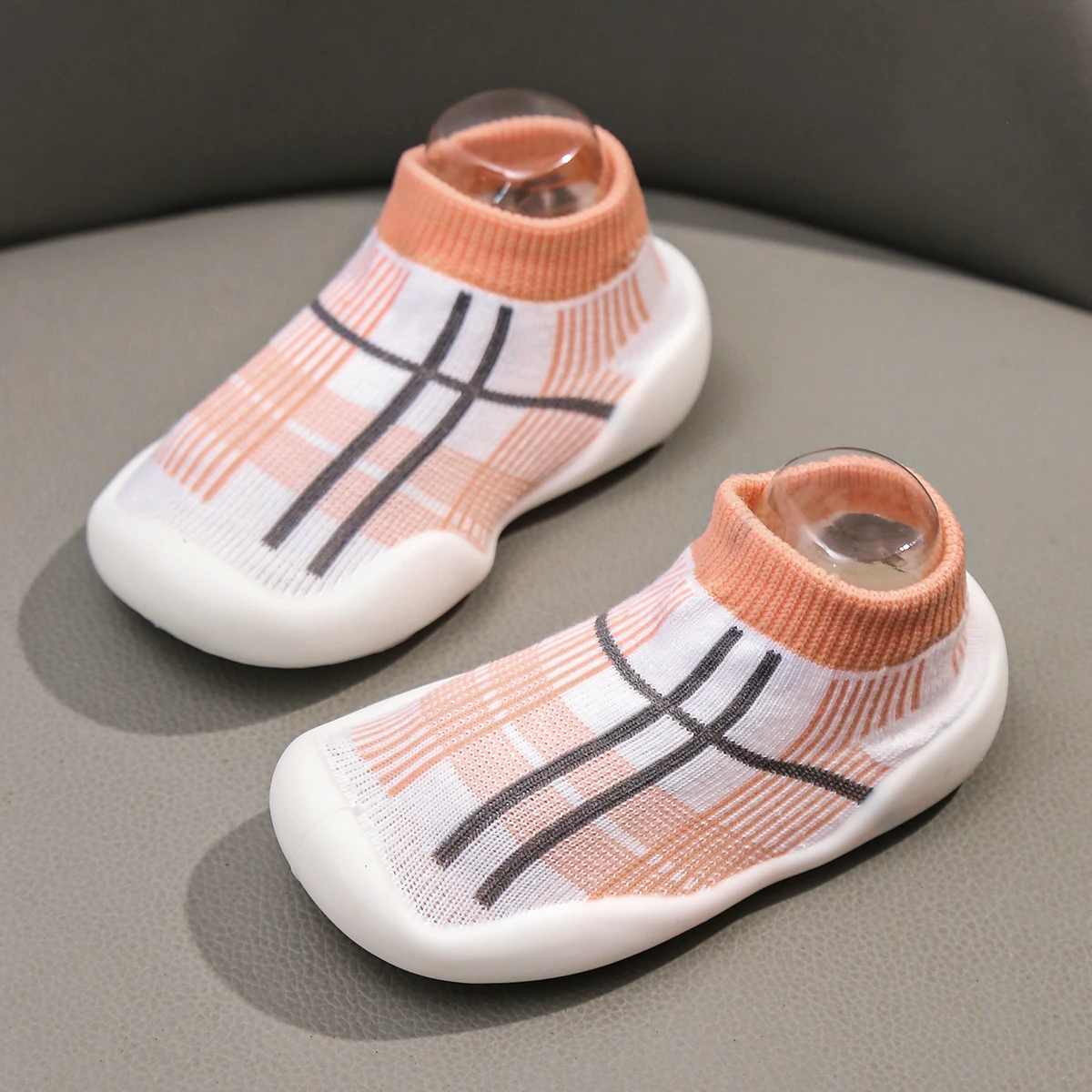 Yibubu bébé chaussures intérieur à semelles souples antidérapant enfant en bas âge chaussures maille respirant chaussettes de sol mode chaussettes mignonnes chaussures