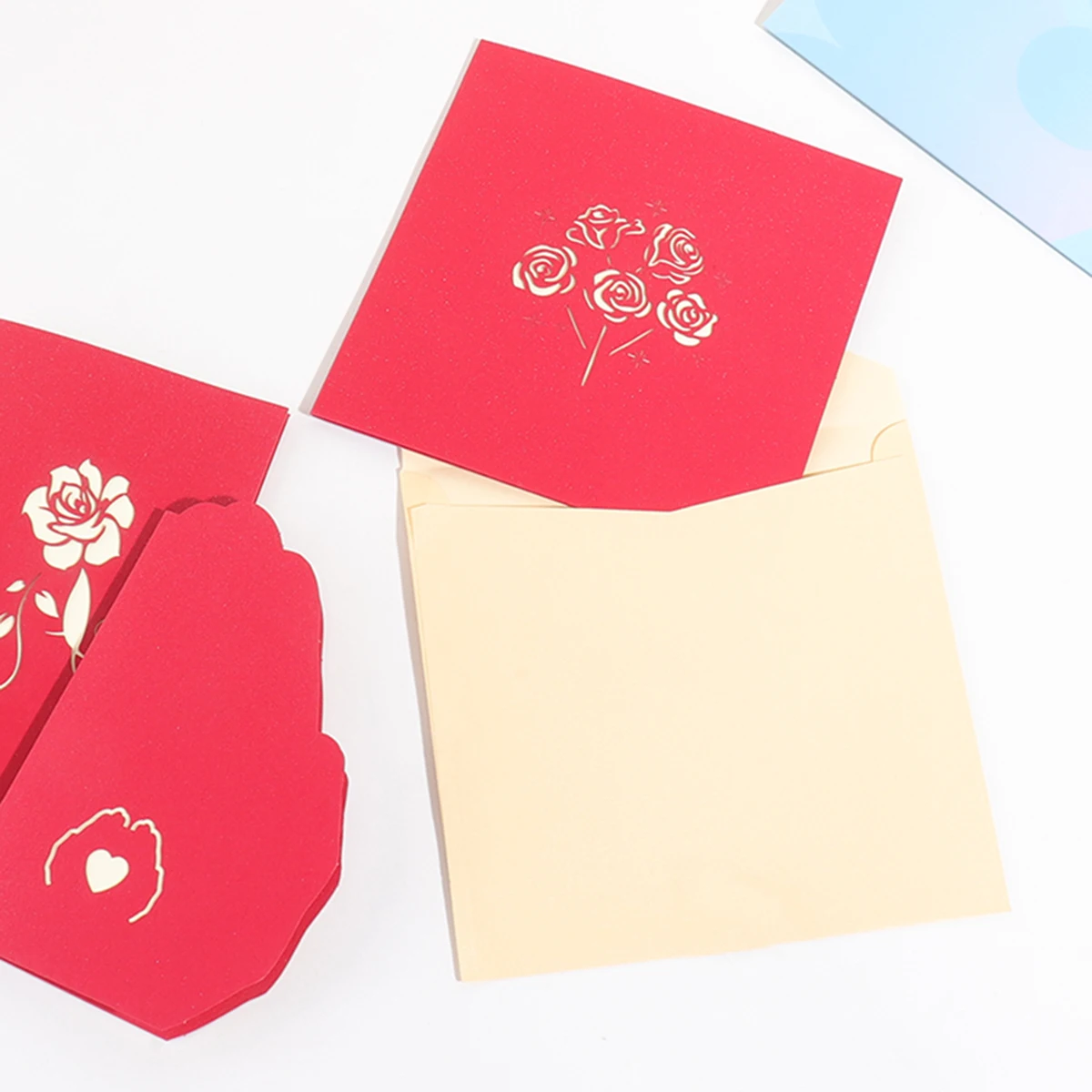 بطاقة منبثقة على شكل قلب وردي ثلاثي الأبعاد، هدية منحوتة ورقية مصنوعة يدويًا لعيد الحب، مغلف بطاقة اعتراف الذكرى السنوية