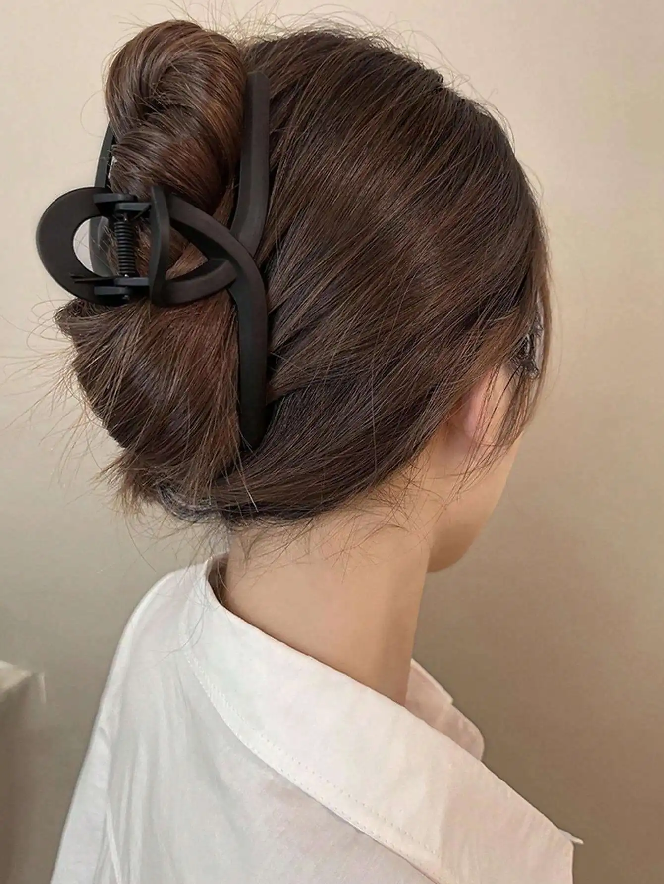 

1pc Women Black Letter-Shaped 11cm/4.33in Large Lightweight Plastic , Fashionable All-Match, Elegant & Minimalist Style, Solid C