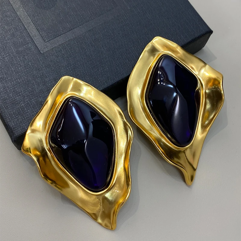 

Европейская мода высшего качества из смолы, золотые зажимы для ушей, большие серьги, женские роскошные дизайнерские ювелирные изделия, тренд для вечеринок