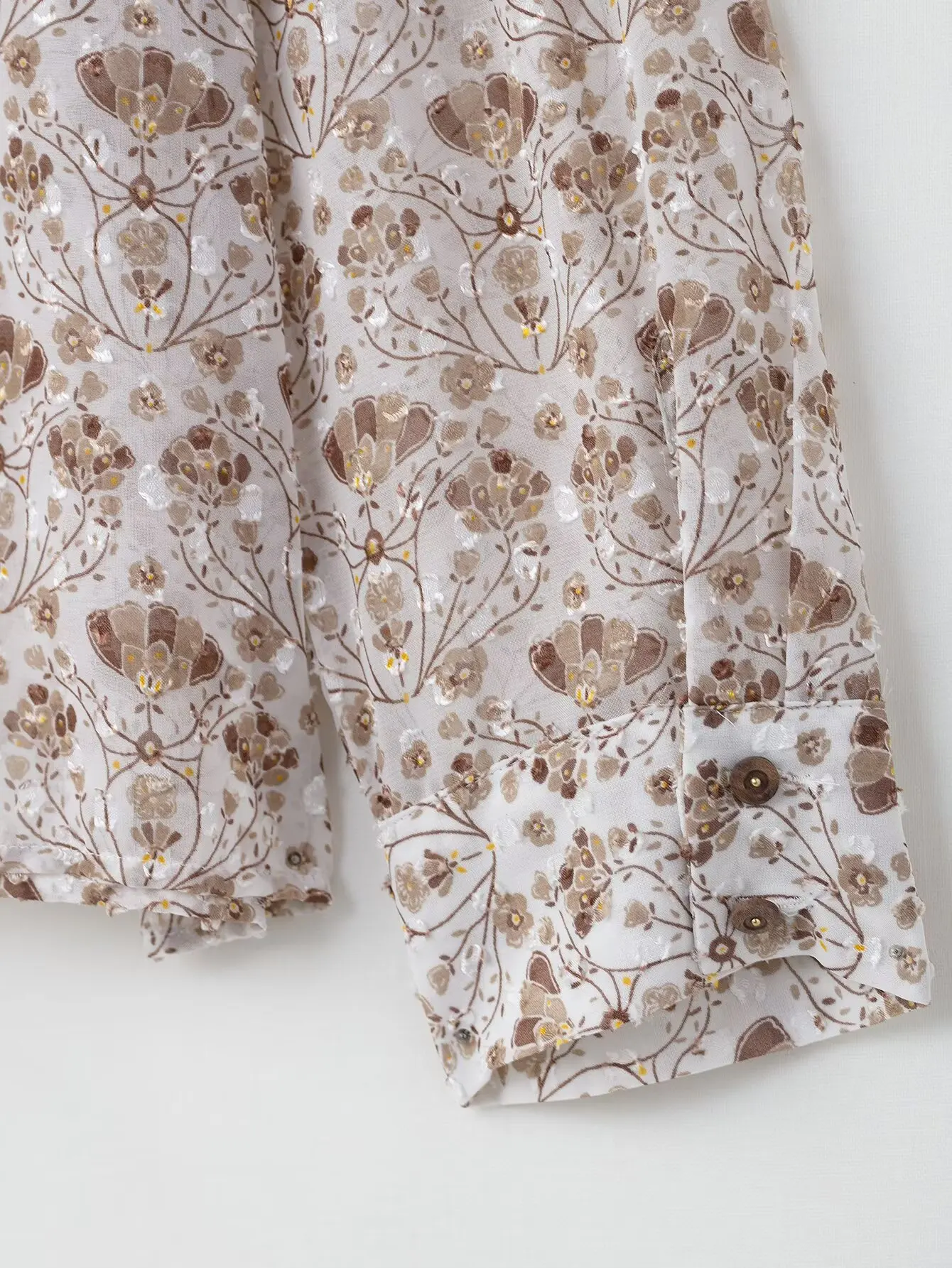 PB&ZA Damen-Langarmbluse mit Blumendruck, Rüschendetails und Knopfleiste vorne für einen femininen und schicken Look