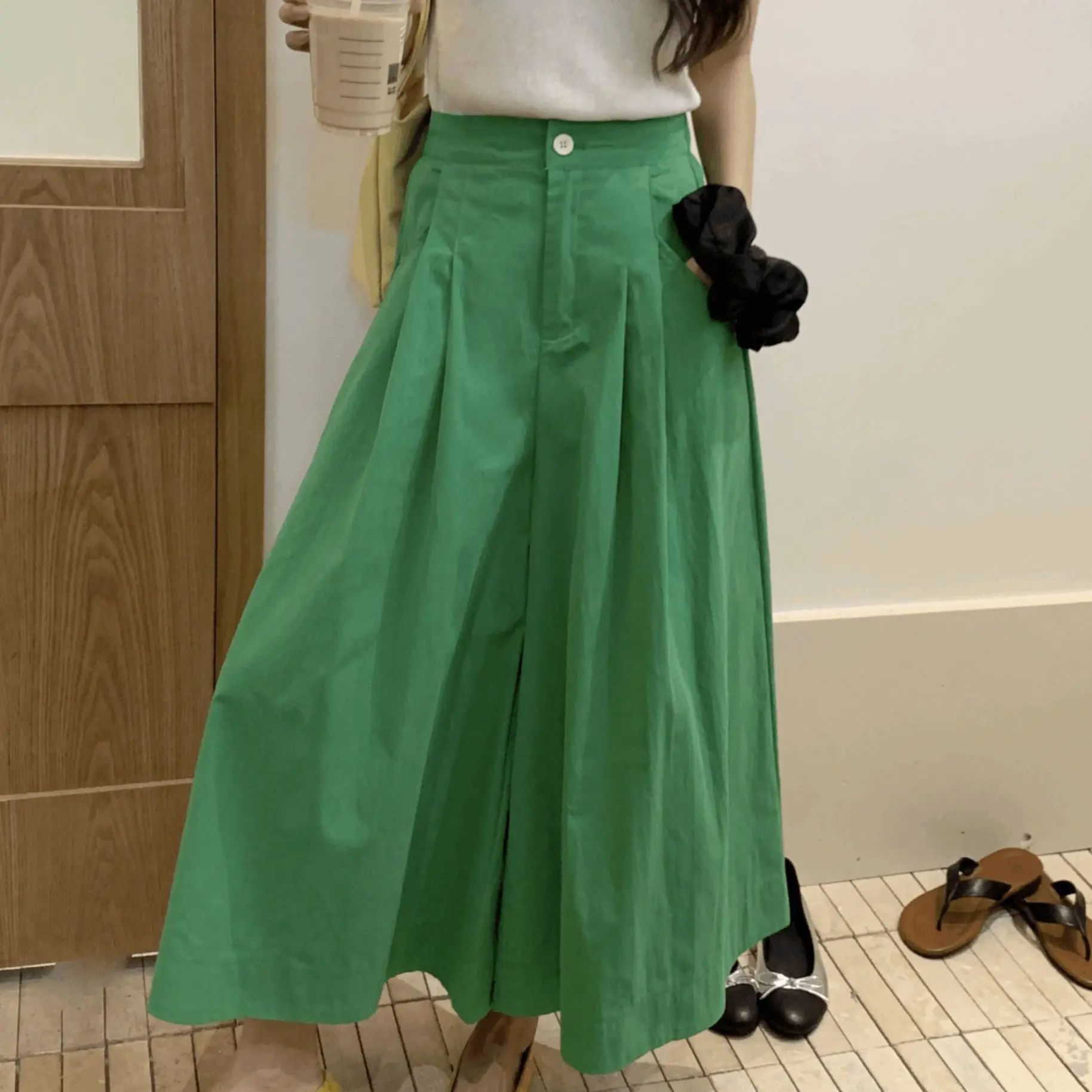 

Korean pink A-line wide leg skirt pants for women 2024, solid high waist, slimming, nine point umbrella shaped casual pants