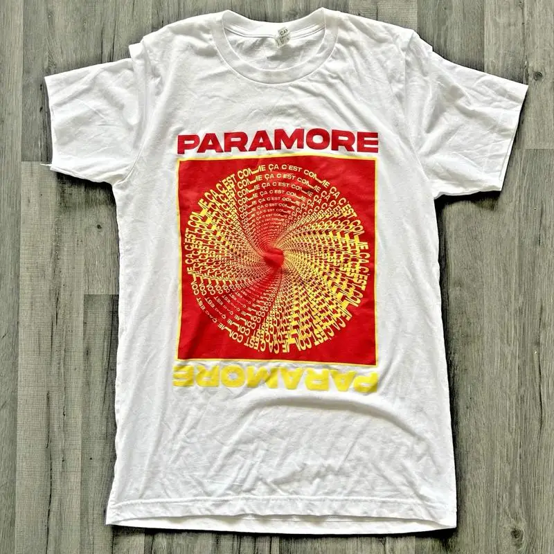 تي شيرت Paramore C’est Comme Ca مقاس متوسط لفرقة الروك باللون الأبيض النادر