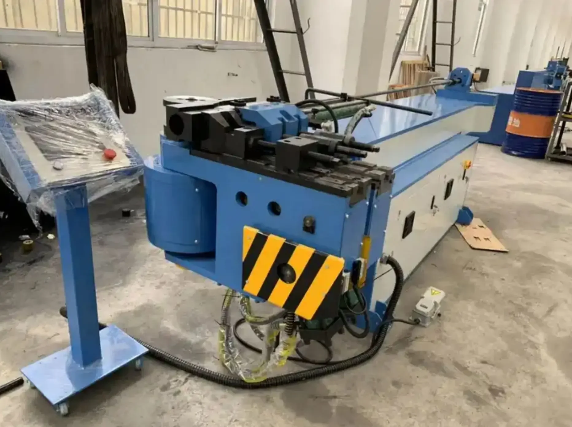 آلة ثني الأنابيب والأنابيب المعدنية الهيدروليكية اليدوية متعددة الوظائف عالية الدقة Dobladora De Tubos