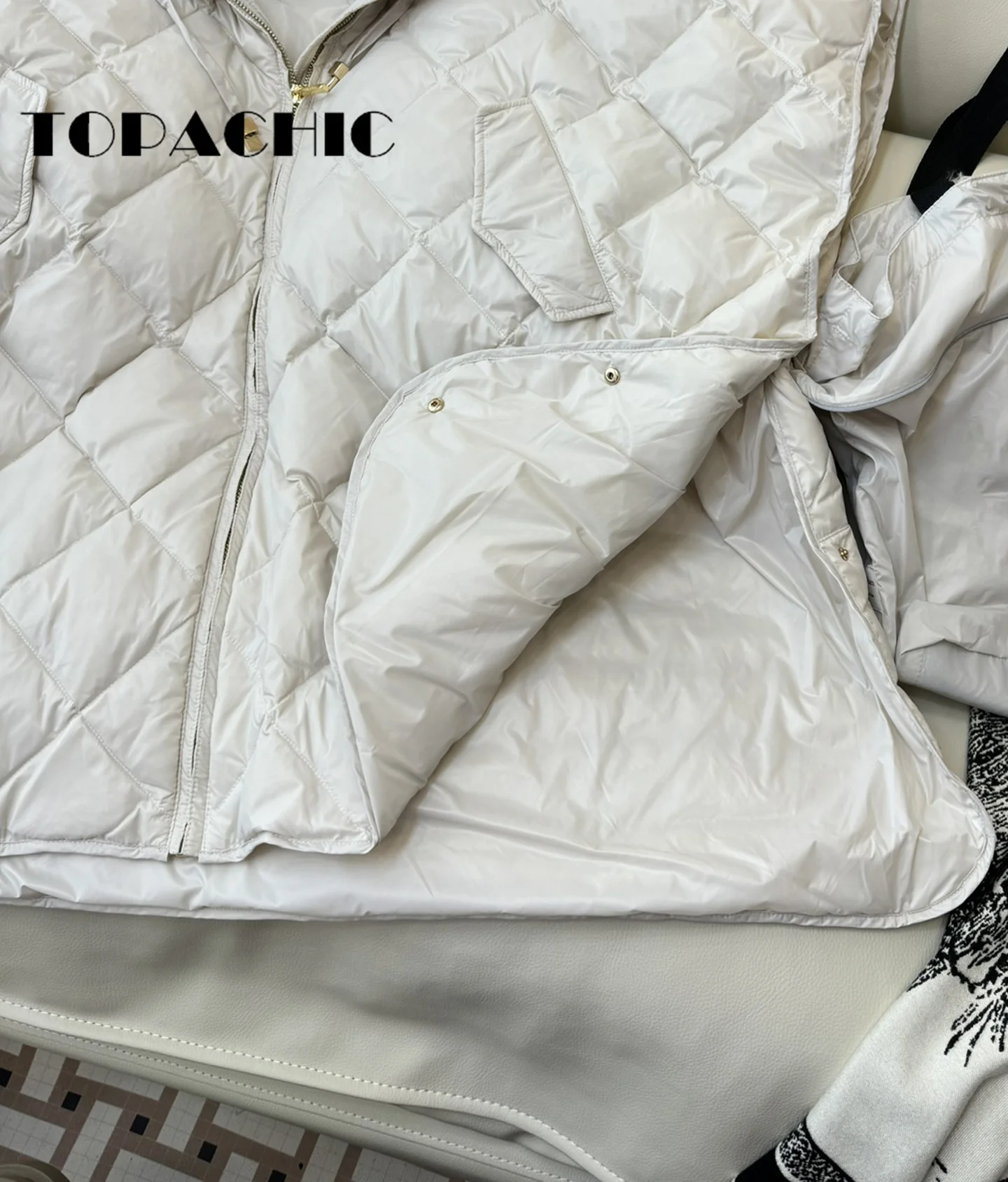 8.29 TOPACHIC-Women Chic Quilted Argyle Plaid White Goose Down Capes Jacket All-matches Hooded Loose Zipper Down Vest Coat