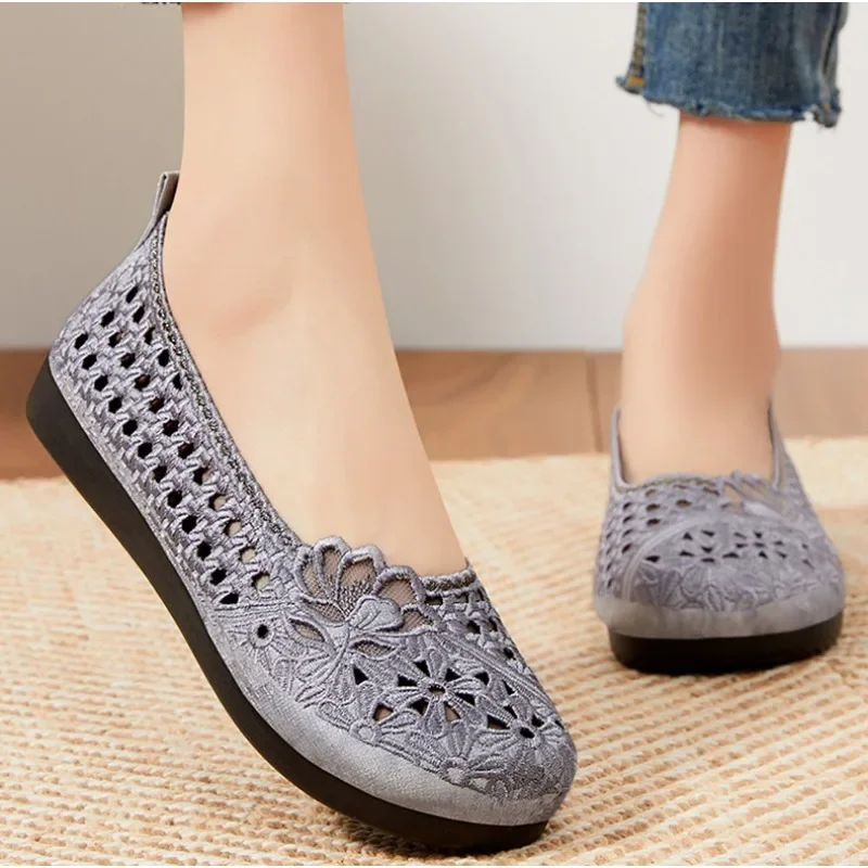 2025 Summer New Women's Shoes Elegant Hollow Upper Breathable and Comfortable Flat Shoes Vintage Women's Shoes