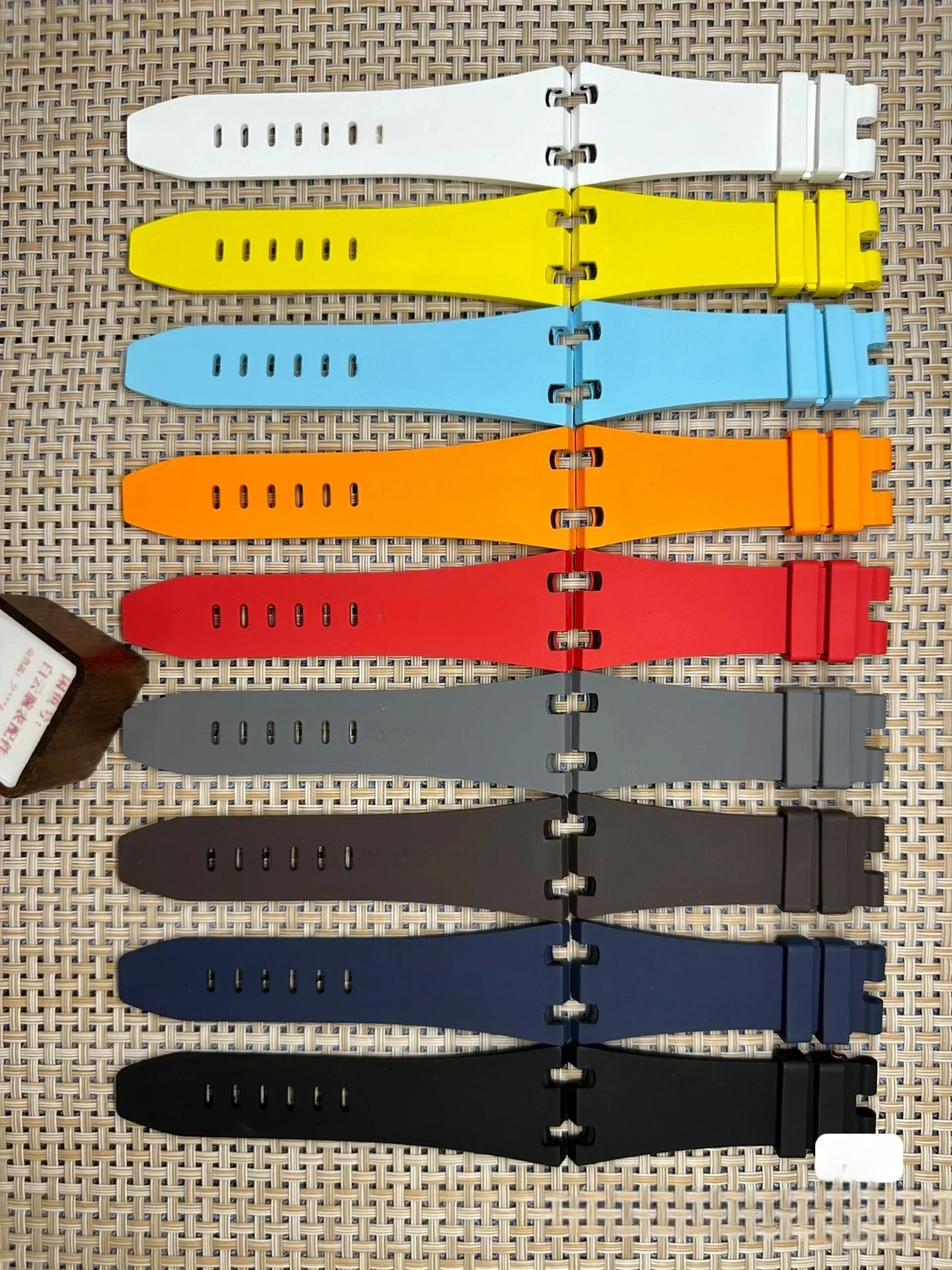 bracelet-de-montre-28-20-mm-pour-audemars-et-piguet-royal-oak-bracelet-ap-15710-15703-en-caoutchouc-fkm-boucle-a-ardillon-bracelet-en-silicone