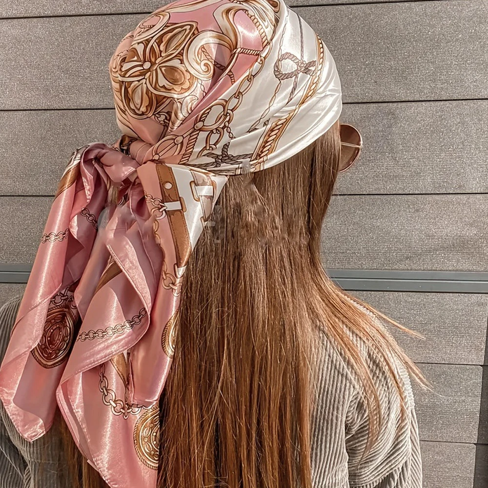 

1pcs 1pcs New Fashionable Chain Printing 90cm Square Scarf Women's Simulated Silk Thin Headscarf Decoration Scarf