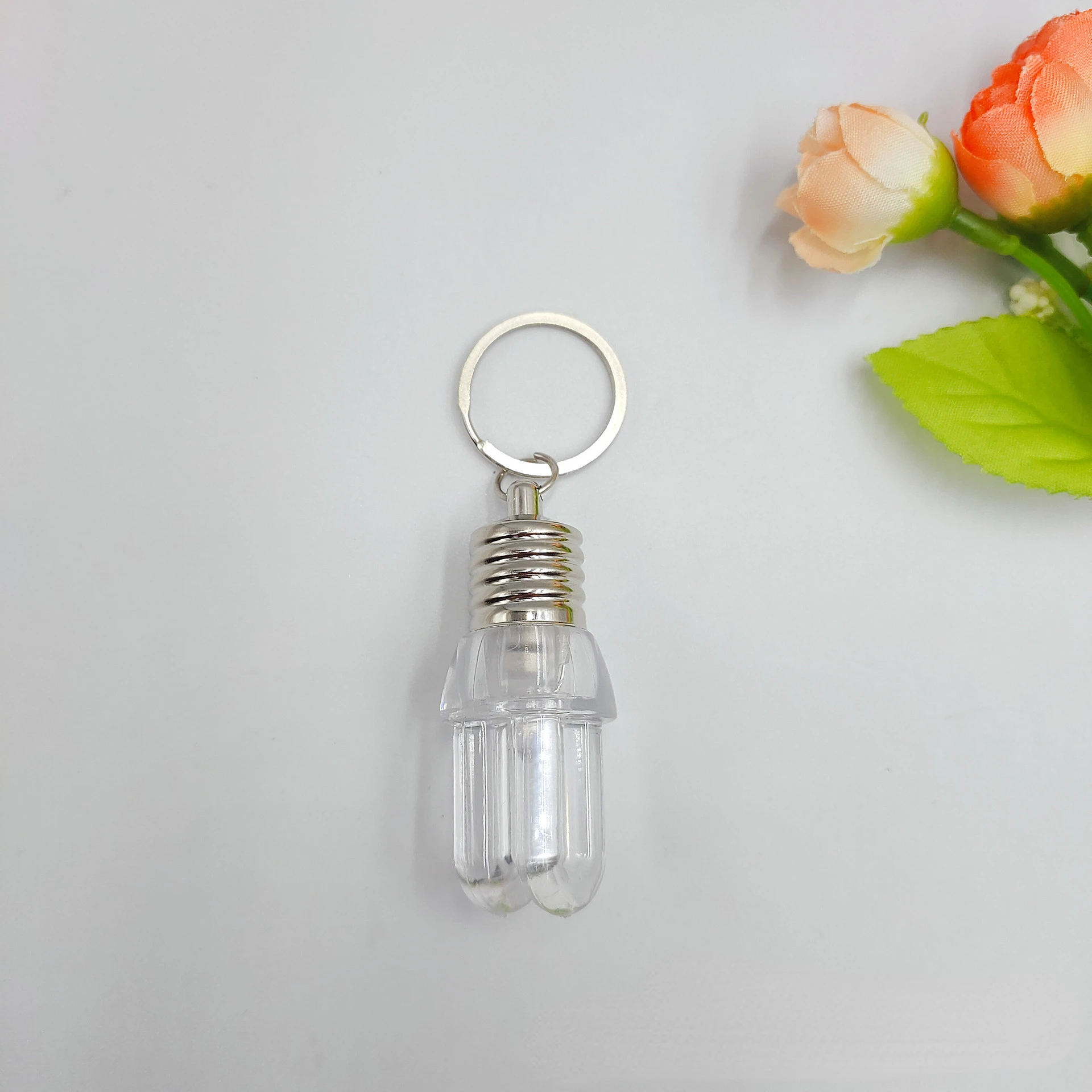 Creative Mini U Shaped Transparent Light Bulb LED White Seven Color Plastic Keychain Pendant Christmas Decorations Craft Gift