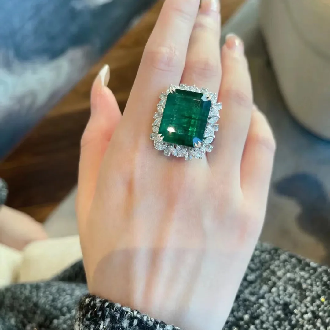 2023 New green square zircon Women\'s flash finger ring