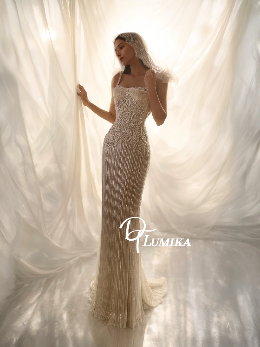 

2026 Luxury Square Neck Mermaid Wedding Dress Statement Glitter Beaded Lace Embroidery Sleeveless Fitted Bridal Gown Customized
