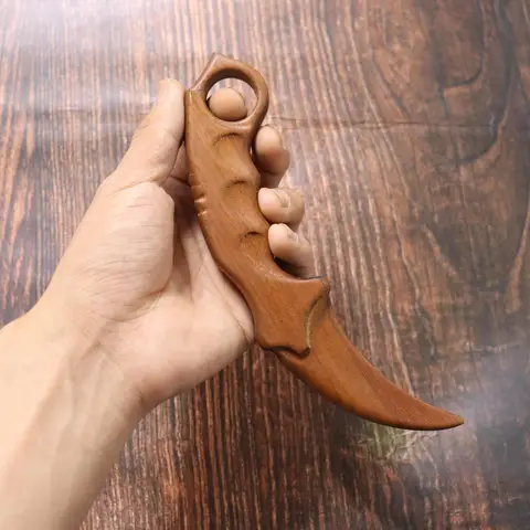 Gold-Silk Sandalwood Claw Knife, Whole Wood Carving, Hand-Held Ornament, Wooden Knife Decoration Piece