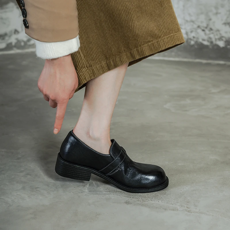 New 2026 Autumn Vintage Natural Leather Women's Pumps Round Toe Belt Dec Low Heel Casual Shoes Young Girls Comfort Retro Pumps view 2