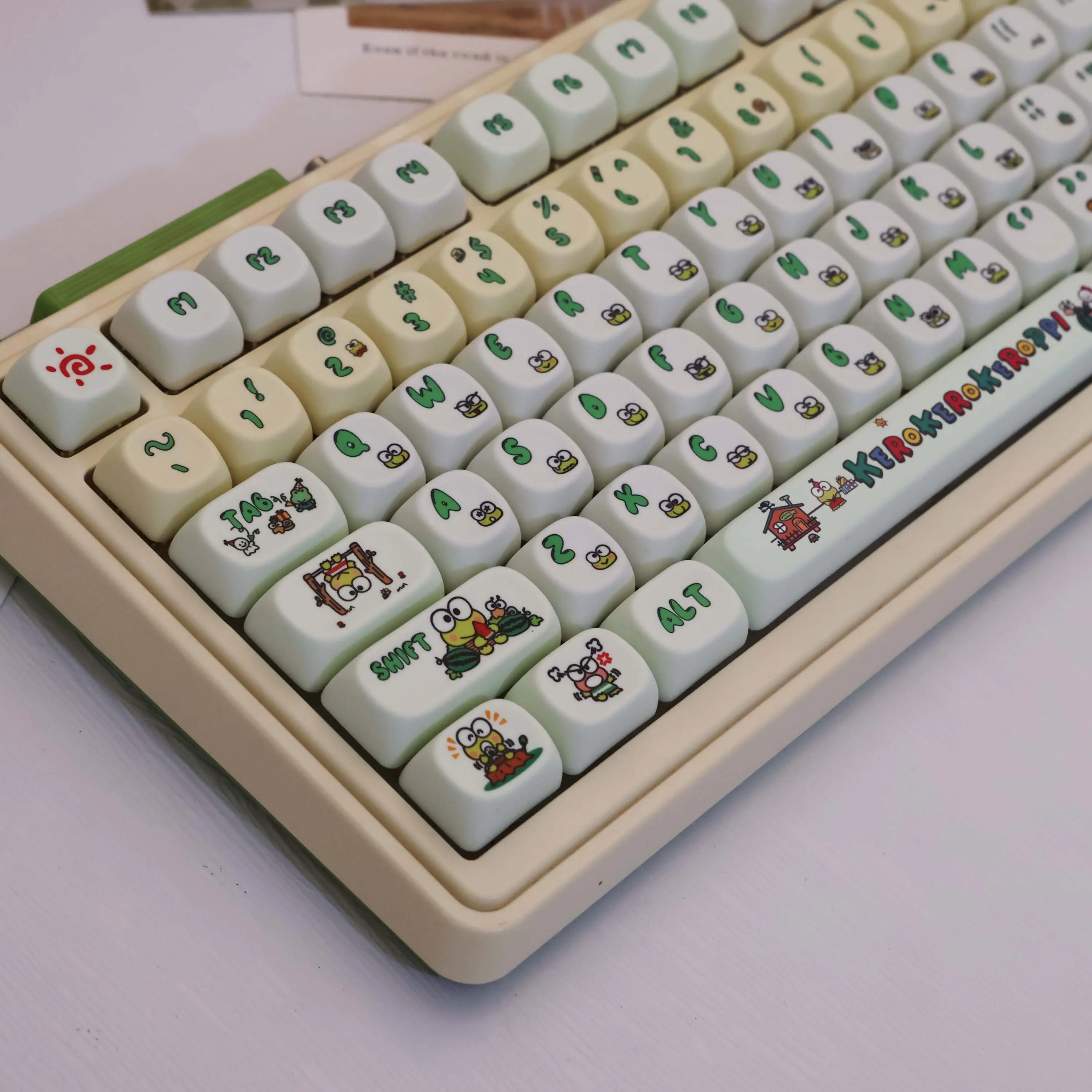 135 Keys Keroppi PBT Keycap Set, Dye Sub MOA Profile, Fits 61/68/87/96/104/108 MX Switch Mechanical Keyboard