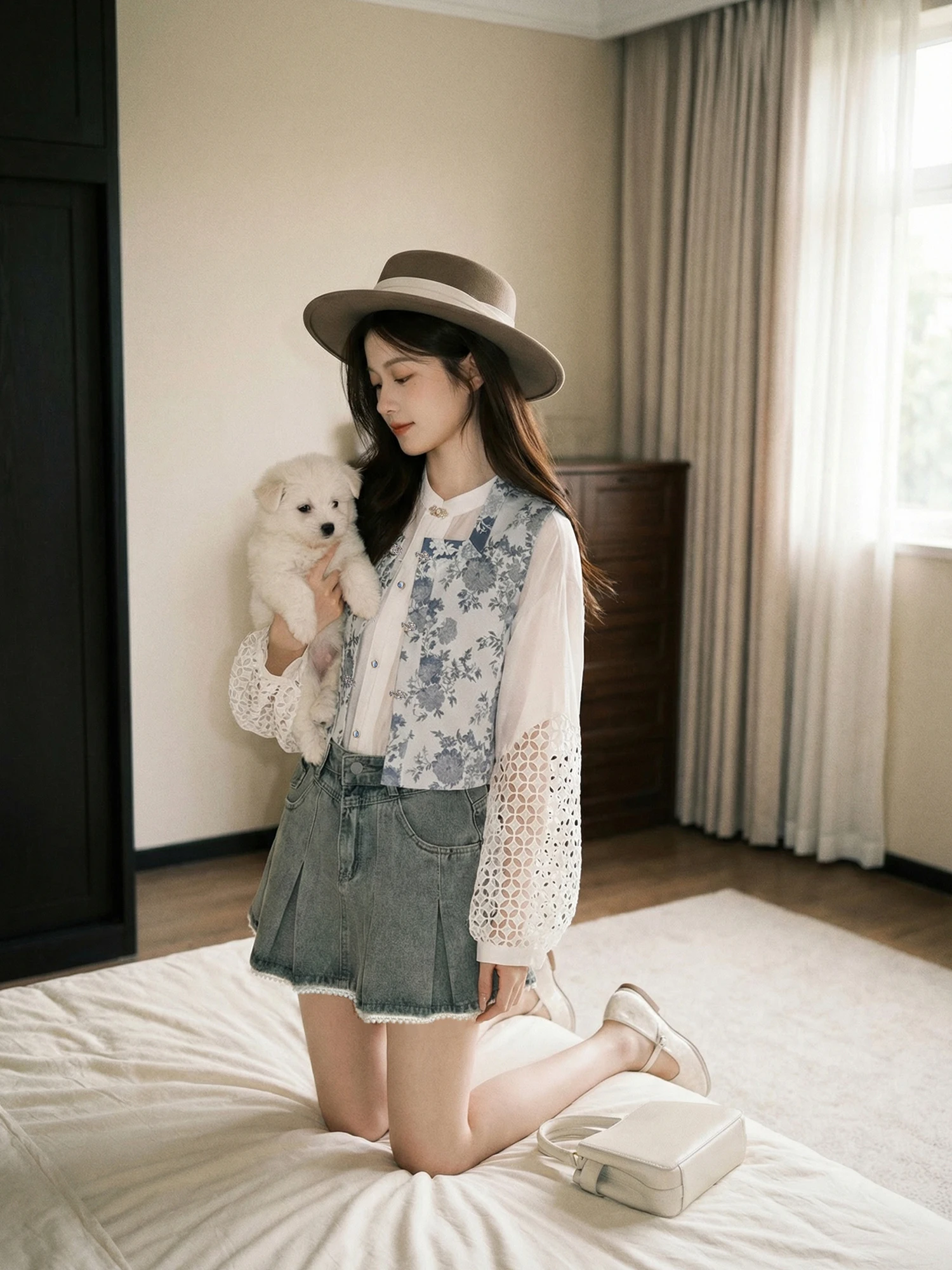 

Оригинальный дизайн: короткая джинсовая юбка с вырезами, рукавами-пи-па и воротником-стойкой, топ в стиле ханьфу от Xiaolu Water Spring Porcelain Pa...