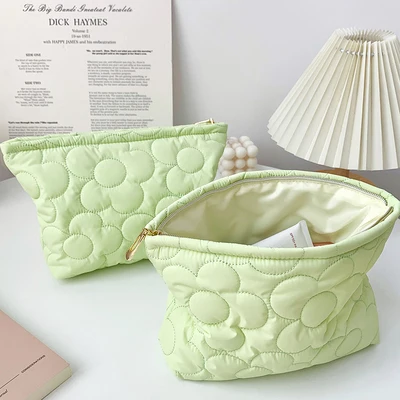 Women White Cotton Flower Cosmetic Bag Quilted Cotton Soft Makeup Case Pouch Zipper Large Toiletry Bags for Girl