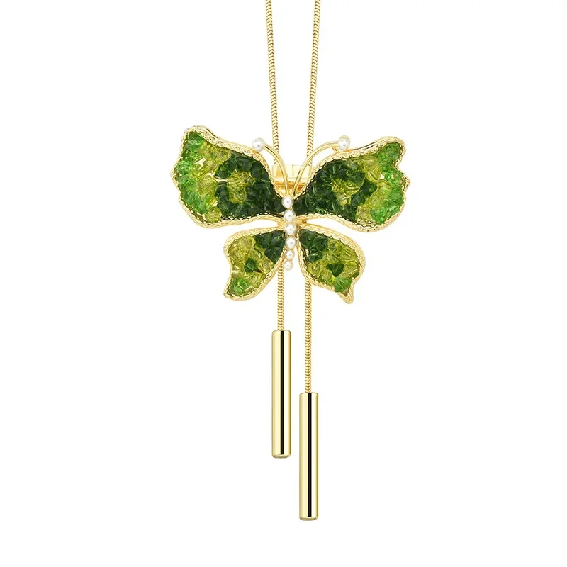 

Autumn and winter sweater chains, crystal butterfly necklaces and long clothing accessories are fashionable and elegant