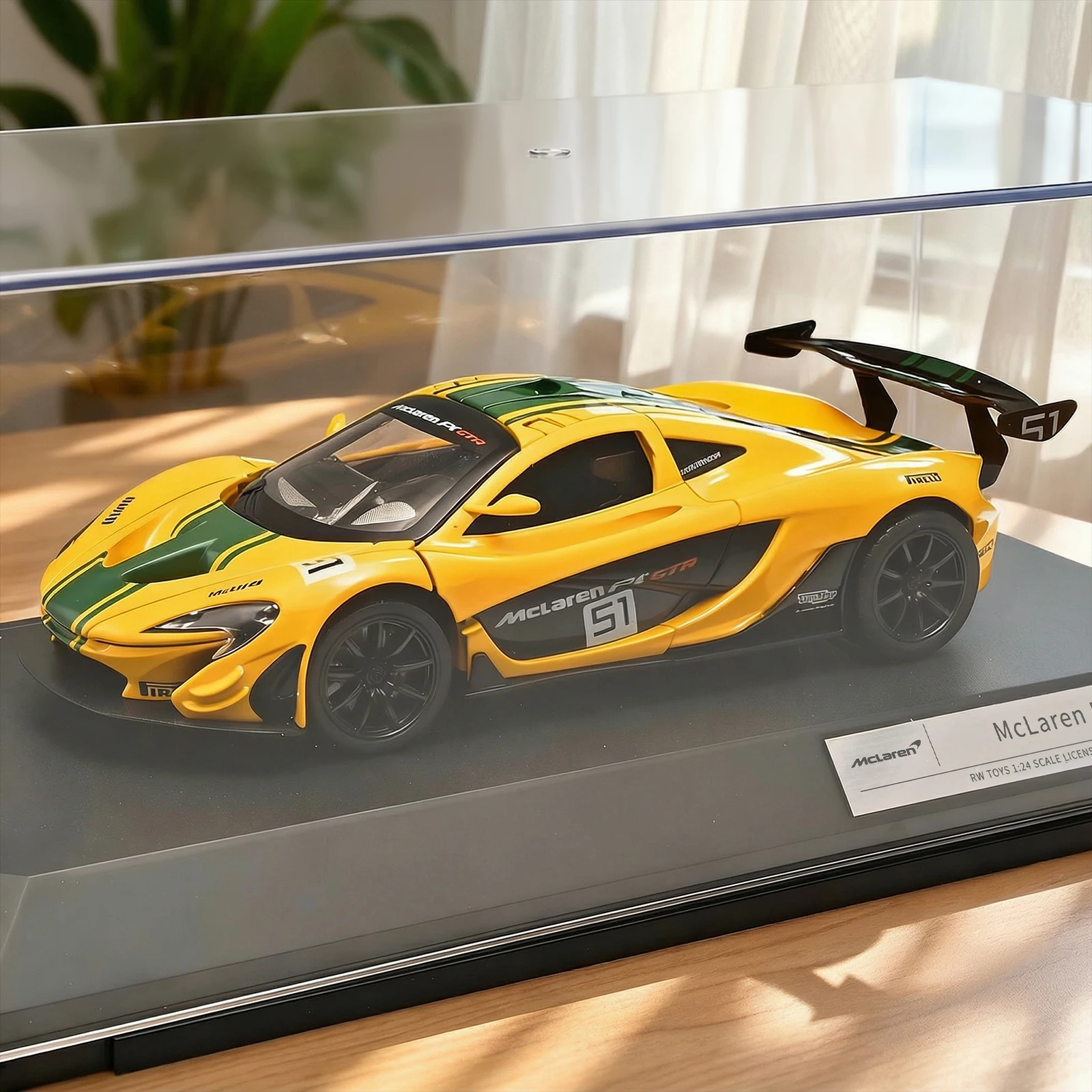 

Металлическая литая модель суперкара McLaren P1-GTR в масштабе 1/24 с детализированными элементами, подставкой для демонстрации, коллекционный сувенир, подарок