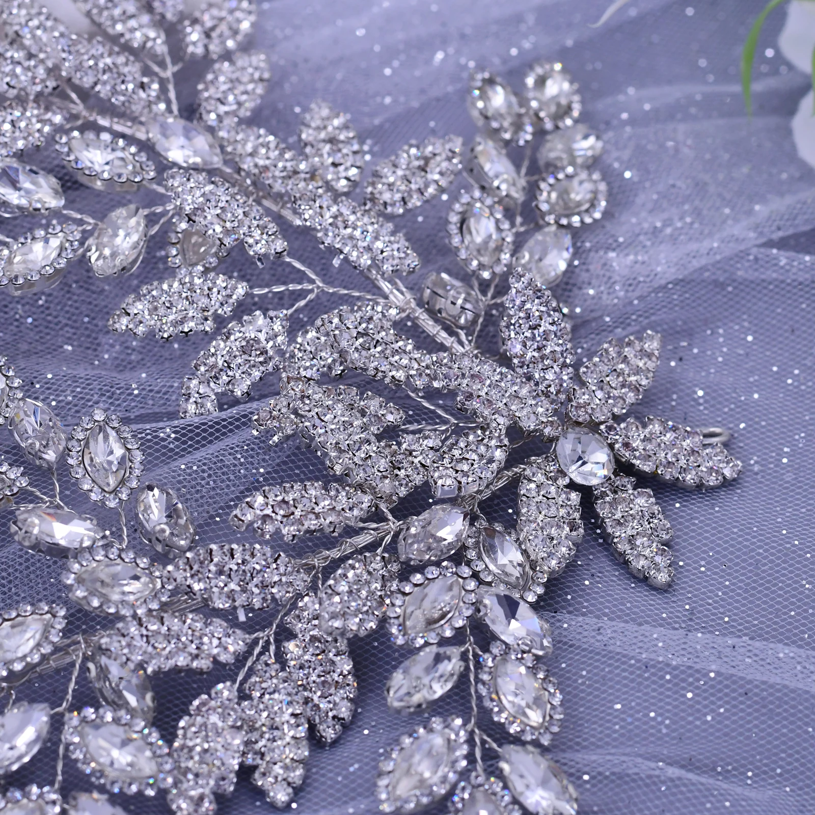 Copricapo di strass in lega di lusso creativo a forma di ramo incrociato accessori per abiti da sposa fatti a mano unici per la sposa