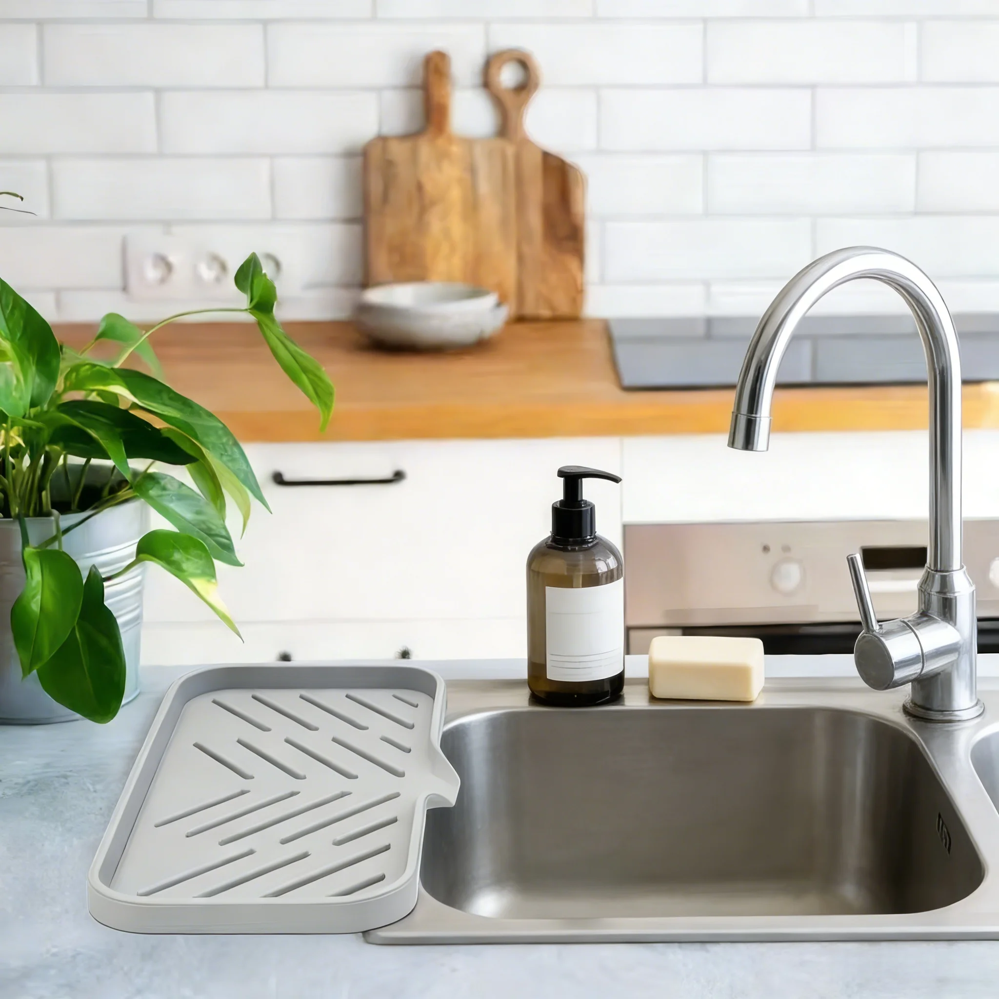 

Этот коврик для канала воды для защиты полов от лишнего влаги и уменьшения канидгов эффективно