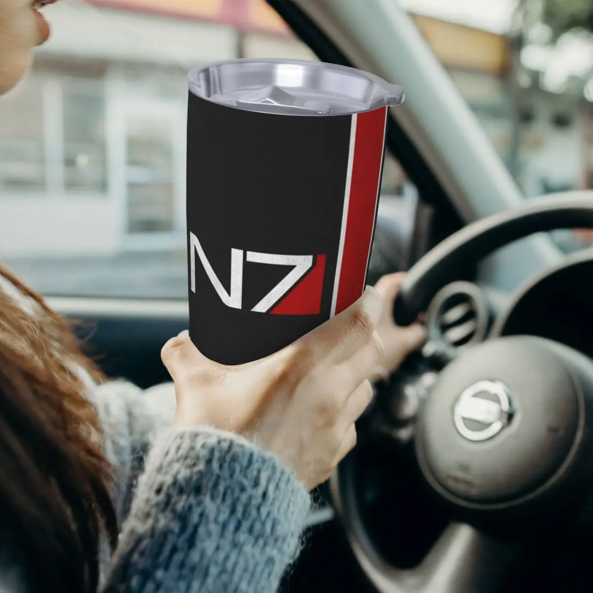 

N7 Значокный дизайн Стакан из нержавеющей стали Кружки с вакуумной изоляцией Термальные холодные чашки Соломинка с крышкой 20 унций