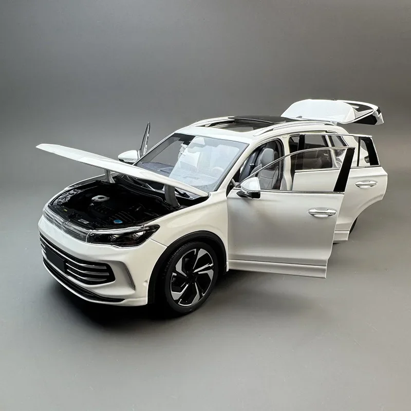 

1/18 Scale Volkswagen Tiguan L Pro 2024 SUV Alloy Diecast Car Model Replica High-end Collection Gift for Adults Men