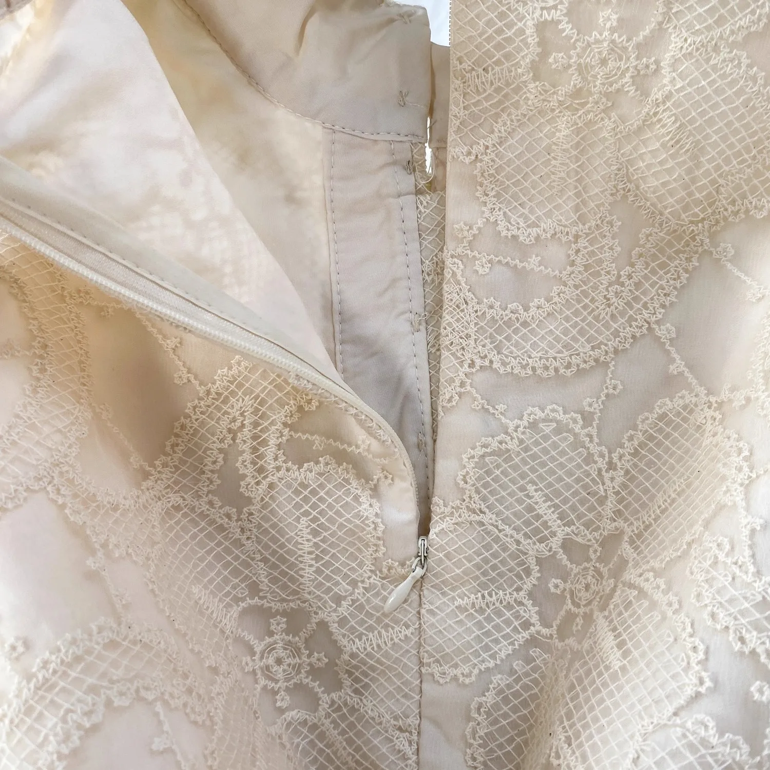 Autunno Primavera Donna Abito da vacanza Manica lunga a lanterna Bottoni di perle Ricamo Matita in pizzo Abiti lunghi midi da sera per ballo di fine anno