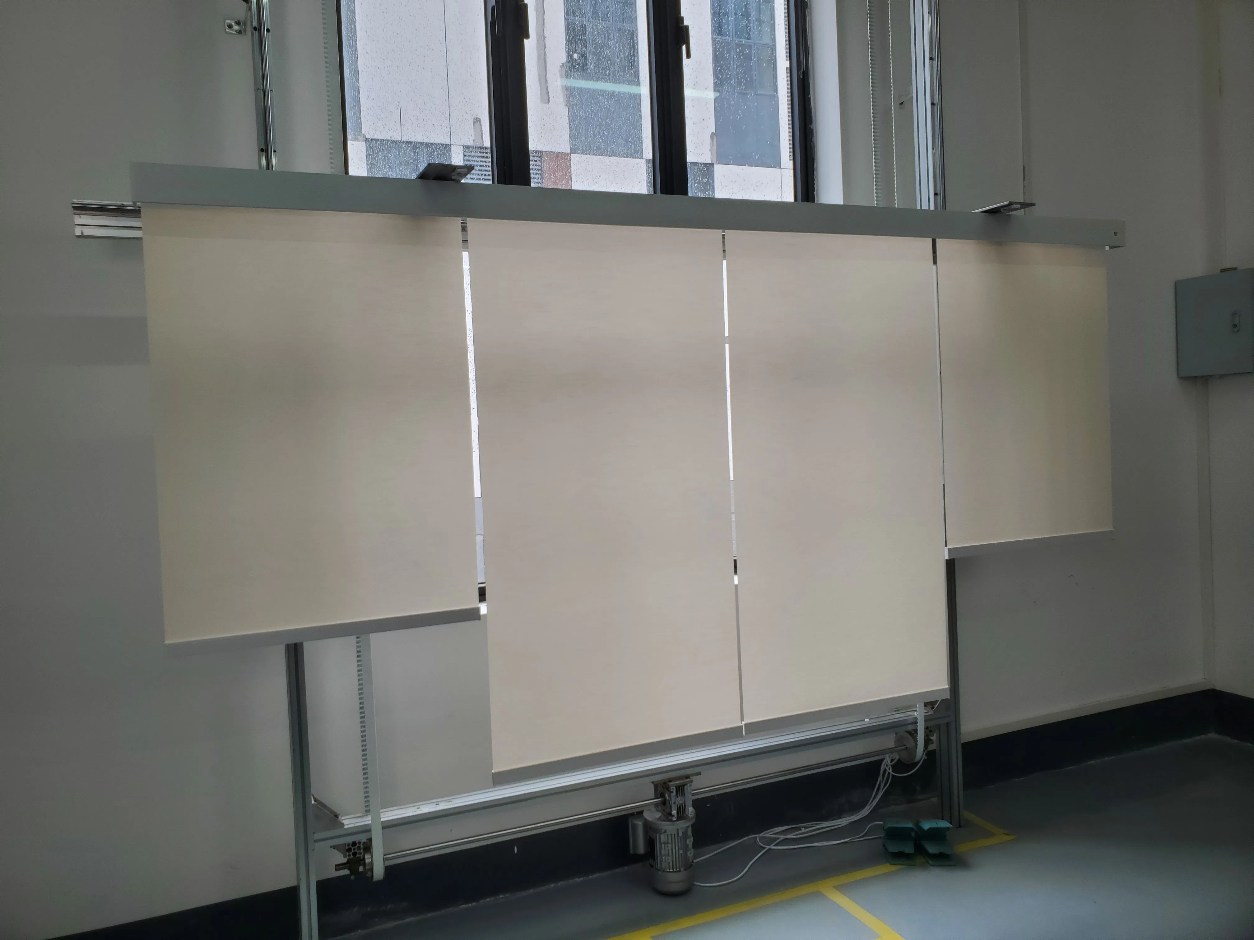 Tende per tende a rullo senza fili Tende per finestre con sistema a batteria