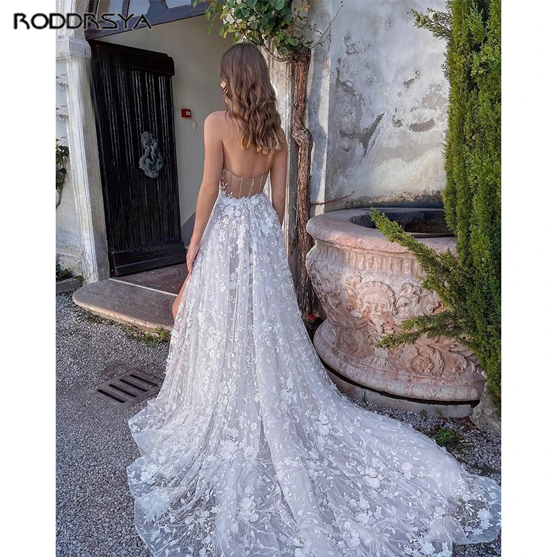 RODDRSYA Praia de enfeite 3D adesivos de flores Casamento alto-gravado vestido deRODDRSYA Praia Lace 3D Flores Apliques Vestido De Noiva Alta Split Vestido De Noiva Partido Strapless Sem Mangas A Linha Vestido De Novia