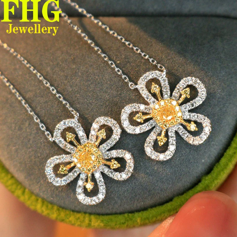 18k Au750 Gold Natural yellow and white diamond 0.5Cara Flower Necklace Wedding Party Engagement Anniversary Fashion Eleganc