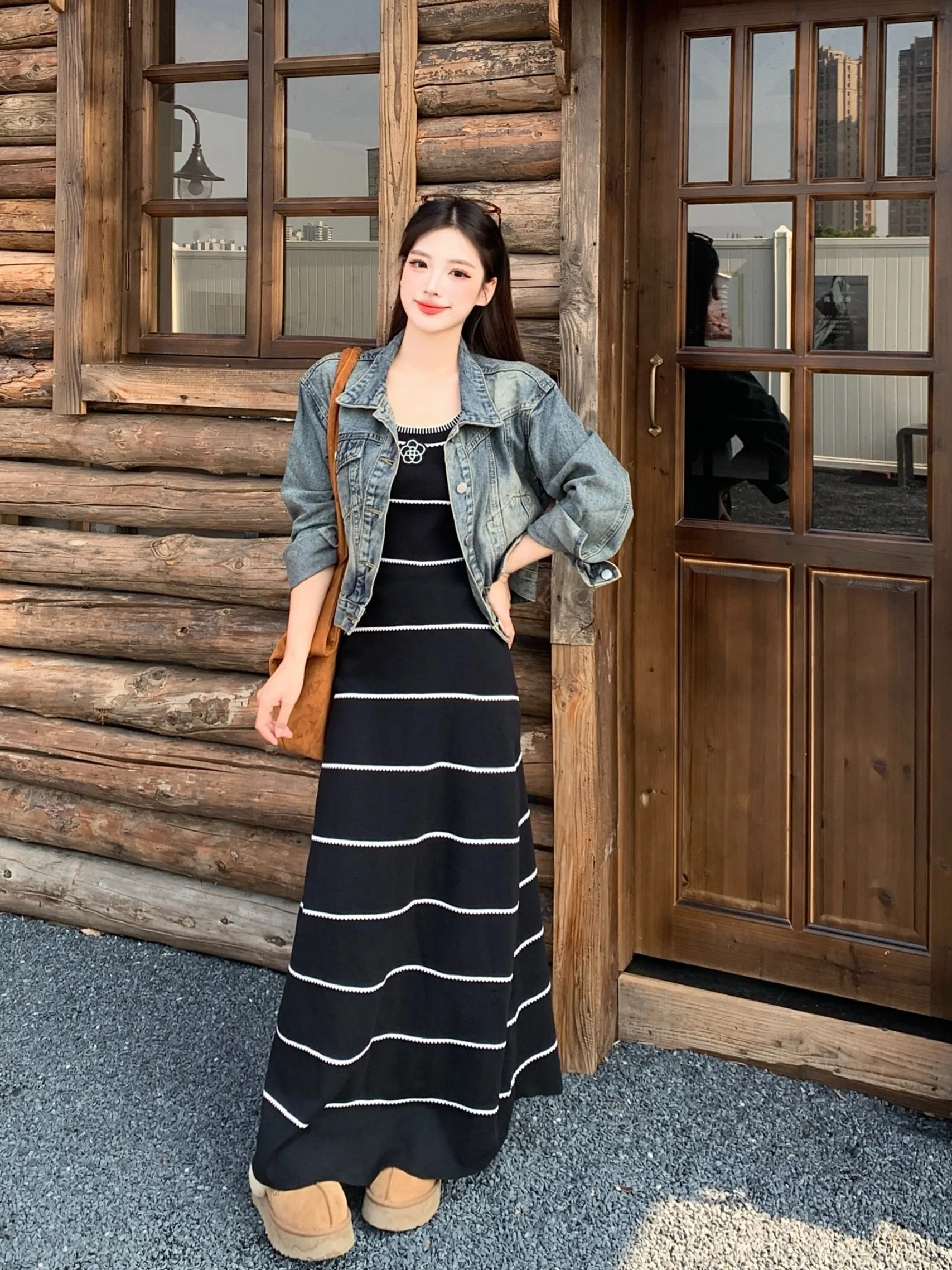 

Комплект из двух предметов: джинсовая куртка и вязаное платье в полоску больших размеров для женщин, осенне-зимняя новинка, с высокой талией, длинными рукавами, миди-платье