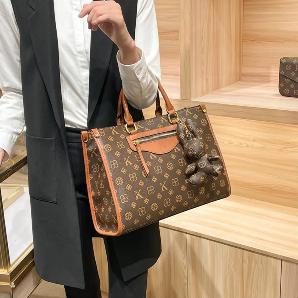 

Brand women's handbag 2025 new high-end designer autumn and winter single shoulder large capacity multifunctional travel bag