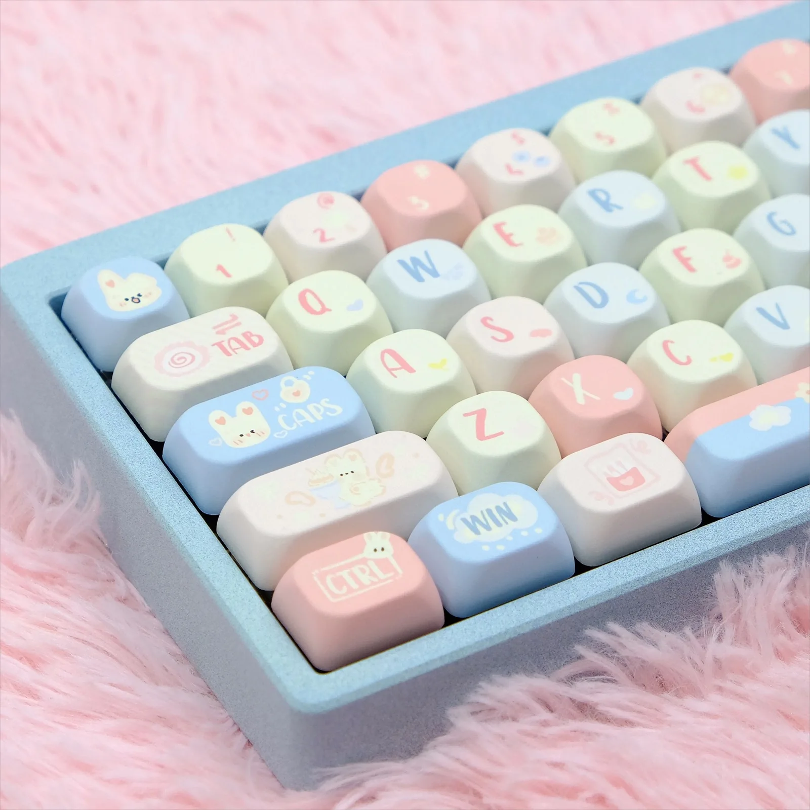 

MOA Height Keycap Cute Rabbit Keycap Cute Gift 140 Keys PBT Diy Creative For 61/87/104/108 Alice Mechanical Keyboard Keycaps