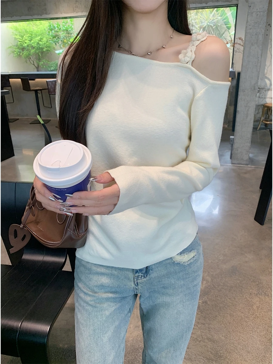 

Korean Sle Slant oulder Flower Design Long Sve Knitted Sweater Women's Faionable Spicy Base Layer Top Commute Suitable