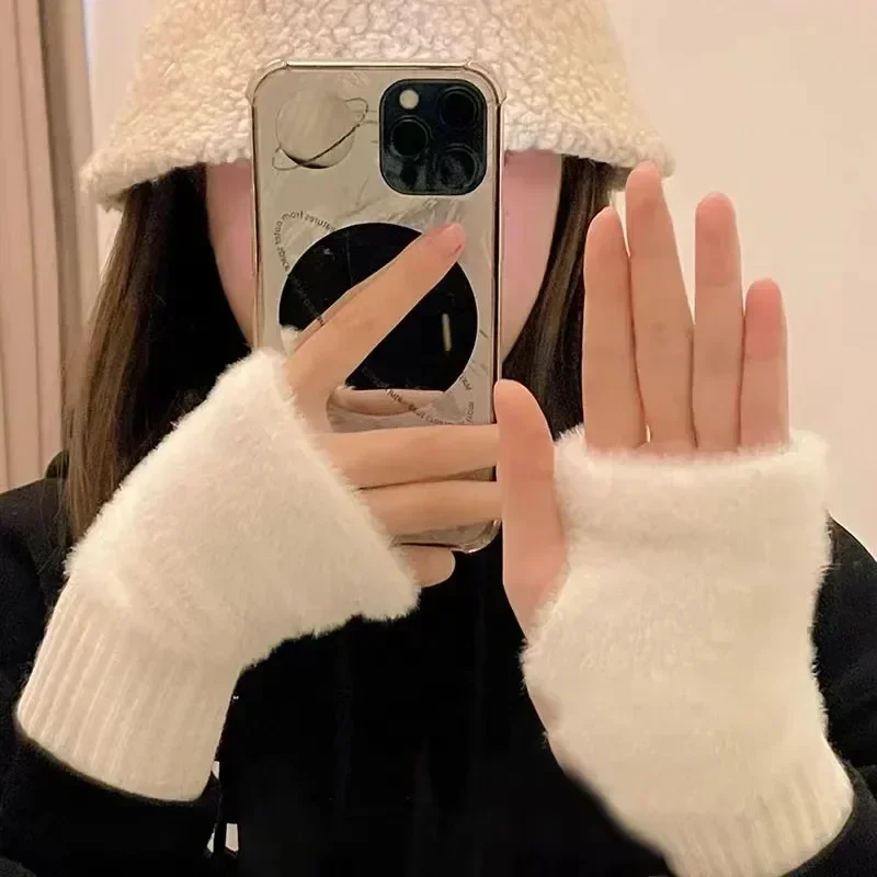 Fashionable Half Finger Gloves Suitable for Women's Soft and Warm Winter Luxurious Solid Color Plush Knitted Fingerless Gloves