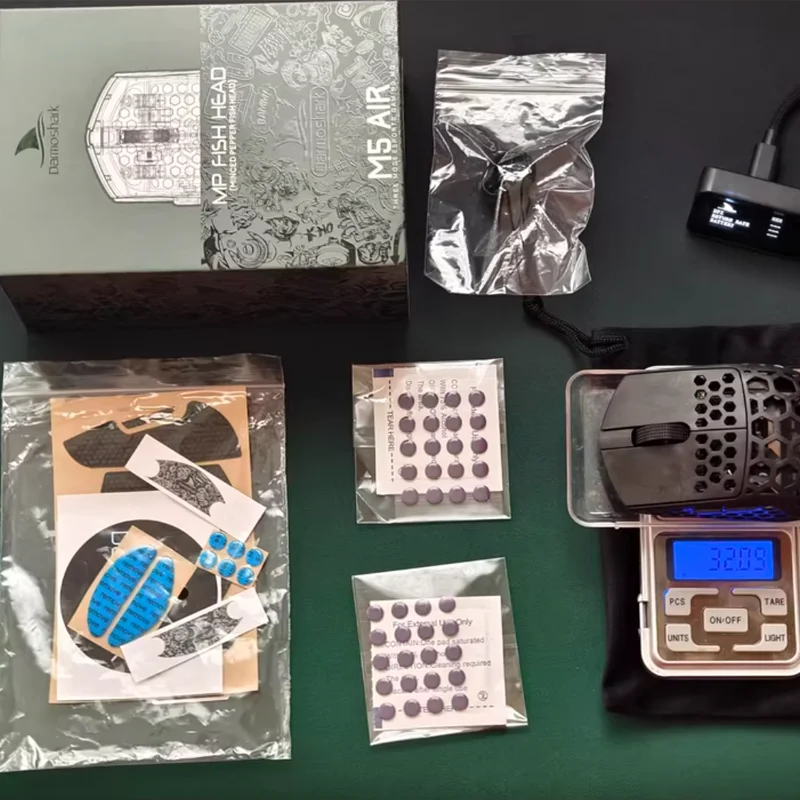 Darmoshark M5air ワイヤレス Bluetooth トリプルモードゲーミングマウス 8K フィンガーグリップ小さな手用カーボンファイバー鍛造 31 グラム軽量